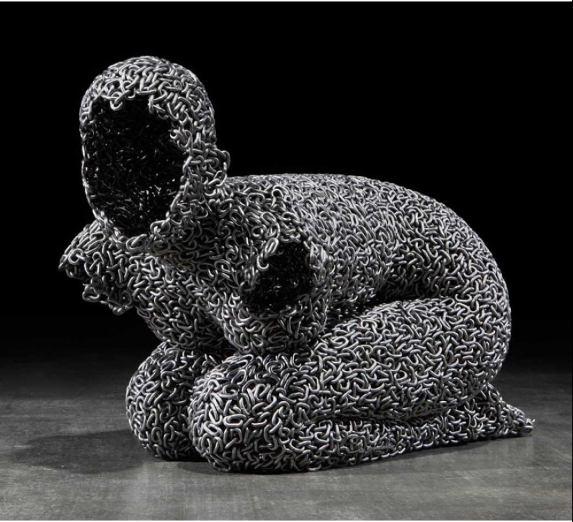 Chained: Korean creates avant-garde sculptures velocity