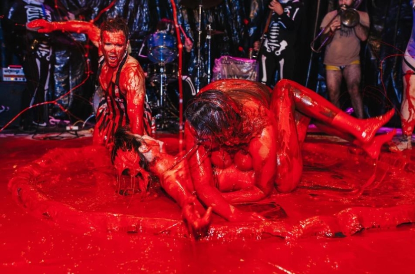 "Changing the soup broken soup": how do women fight in the mud "Changing the soup broken soup": how do women fight in the mud