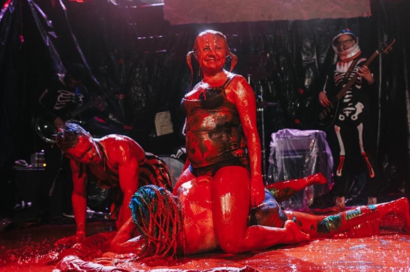 "Changing the soup broken soup": how do women fight in the mud "Changing the soup broken soup": how do women fight in the mud