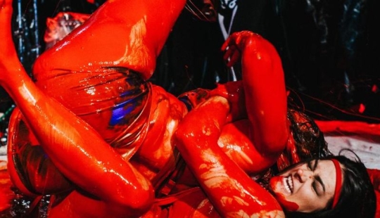 "Changing the soup broken soup": how do women fight in the mud "Changing the soup broken soup": how do women fight in the mud