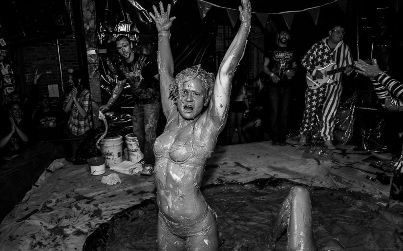 "Changing the soup broken soup": how do women fight in the mud "Changing the soup broken soup": how do women fight in the mud