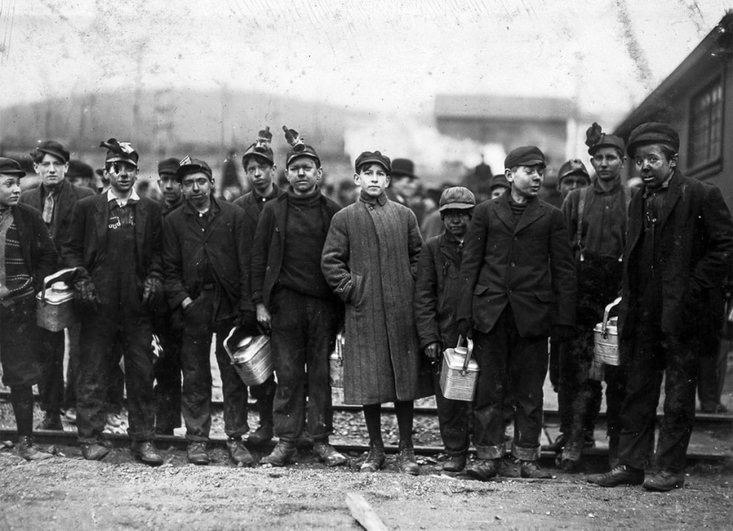 Child labor in twentieth-century America: photographs of children in coal and zinc mines