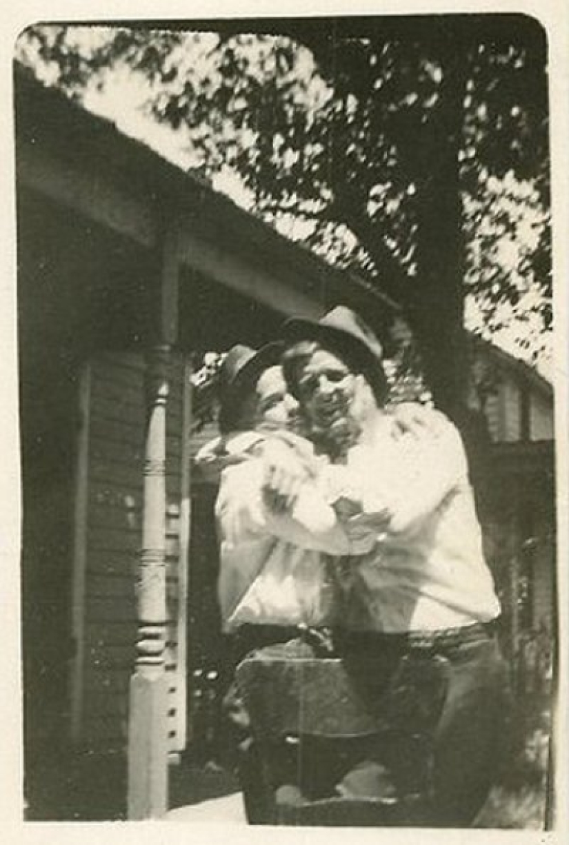 Close contacts and strong hugs in old photos: why was it normal before, but not now? Close contacts and strong hugs in old photos: why was it normal before, but not now?