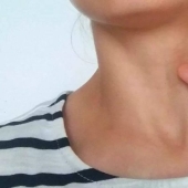 Cómo apareció el tradicional gesto ruso que invita a tomar una copa