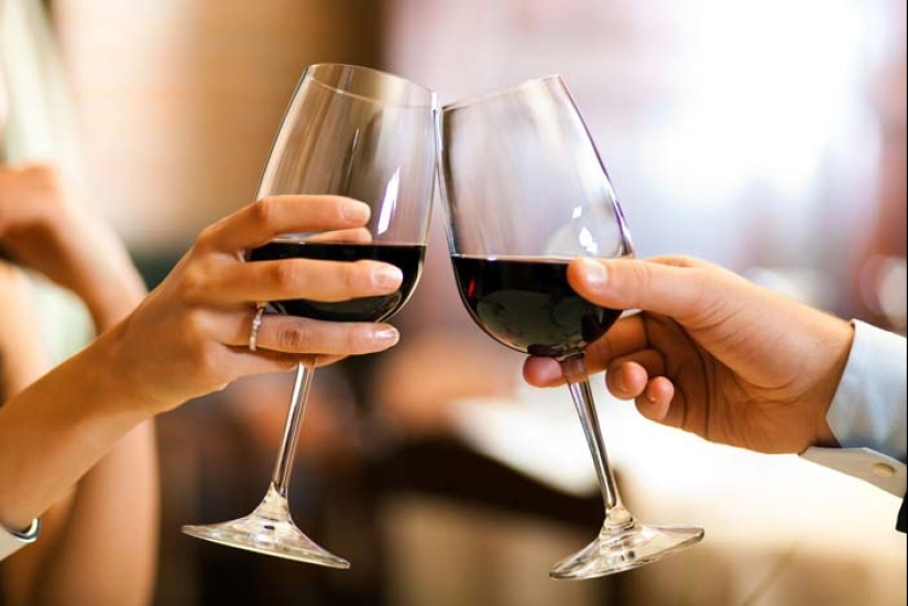 Cómo apareció la costumbre de los vidrios tintineantes