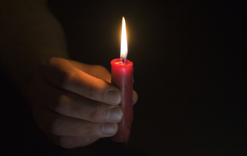 ¿Cómo apareció la expresión "Sostener una vela" en Rusia y por qué no es solo rusa ¿Cómo apareció la expresión "Sostener una vela" en Rusia y por qué no es solo rusa