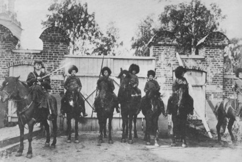 Cómo criar a los hijos en familias Cosacas