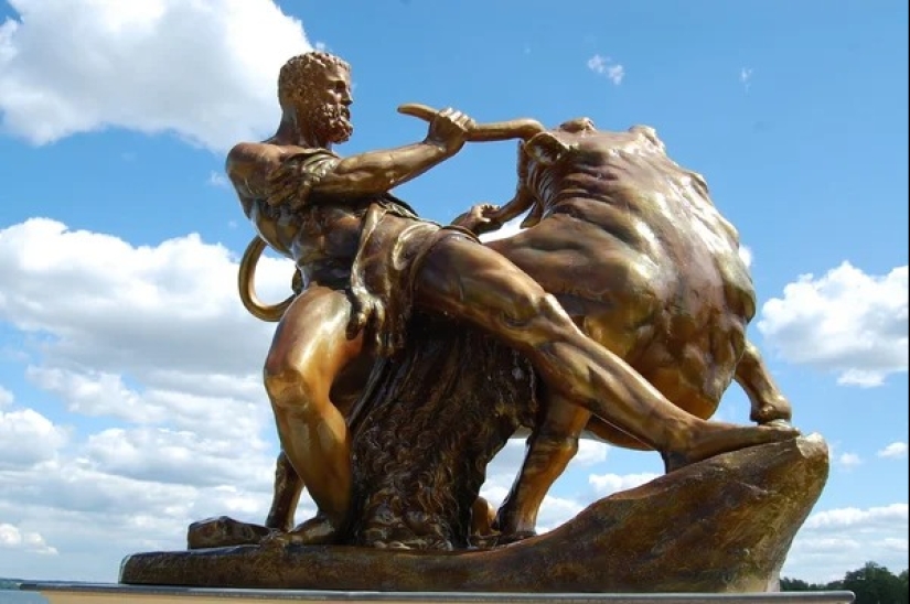 Cómo el rey Minos insultó a los dioses y obligaron a su esposa a dar a luz a un toro minotauro Cómo el rey Minos insultó a los dioses y obligaron a su esposa a dar a luz a un toro minotauro