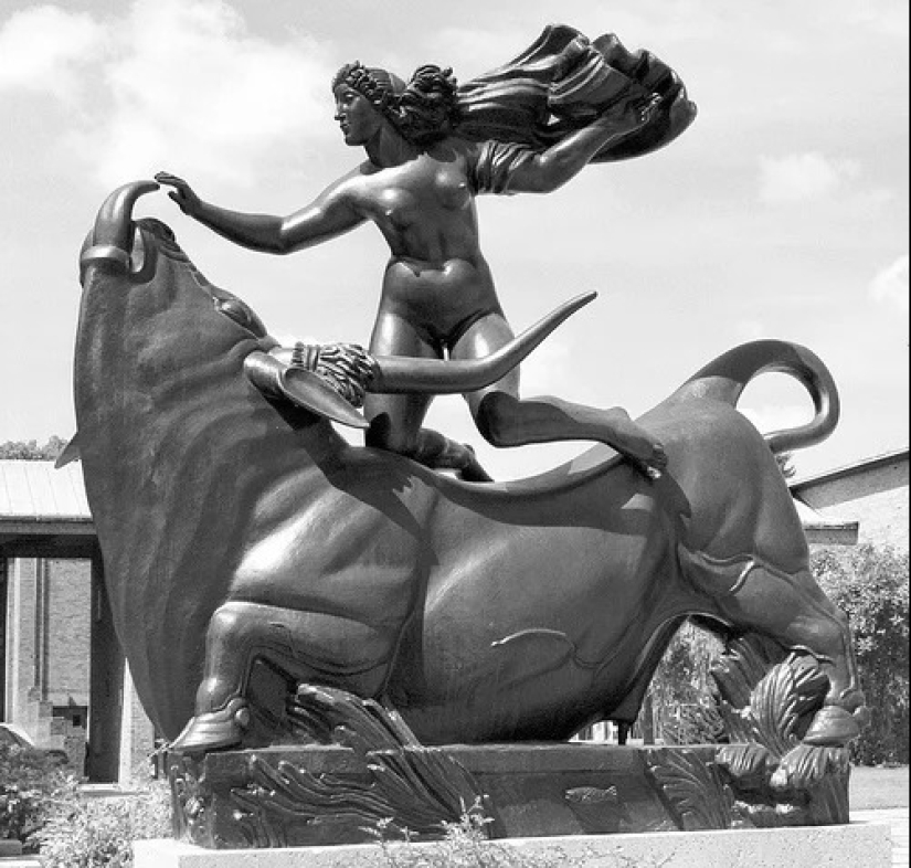 Cómo el rey Minos insultó a los dioses y obligaron a su esposa a dar a luz a un toro minotauro Cómo el rey Minos insultó a los dioses y obligaron a su esposa a dar a luz a un toro minotauro