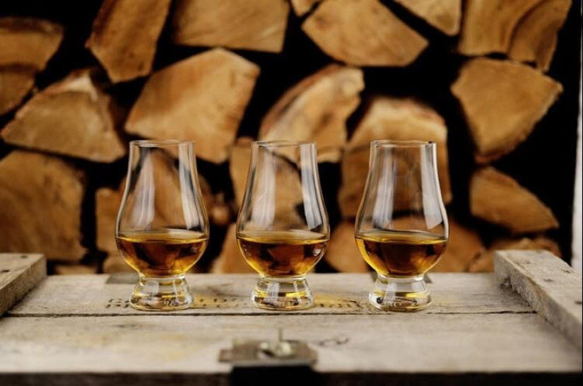 Cómo hacer whisky con alcohol ilegal: proporciones, recetas y consejos Cómo hacer whisky con alcohol ilegal: proporciones, recetas y consejos