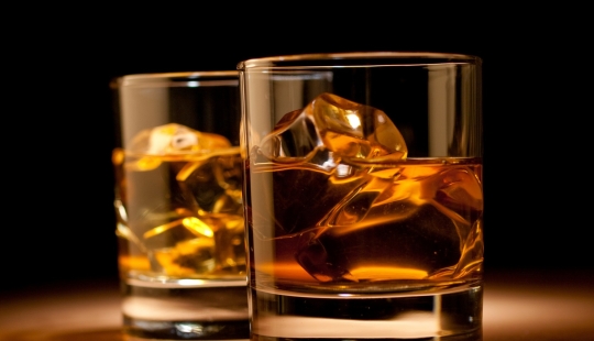 Cómo hacer whisky con alcohol ilegal: proporciones, recetas y consejos