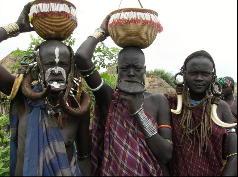 Cómo las mujeres se adornan en diferentes países