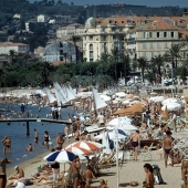 Cómo relajarse en la playa de Cannes — increíbles fotos en color de 1948