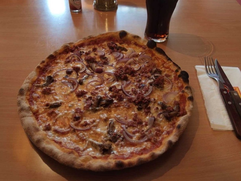 Cómo se sirve la pizza en diferentes países del mundo Cómo se sirve la pizza en diferentes países del mundo