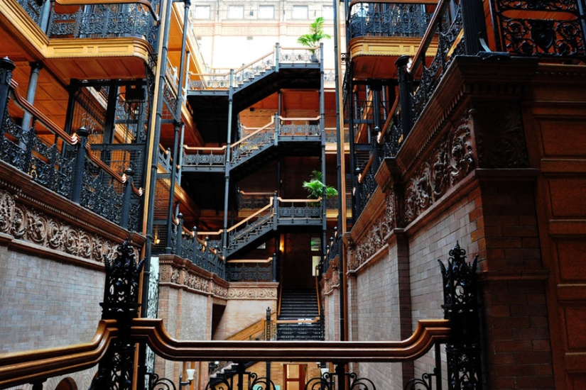 Cómo se ven 9 lugares reales de películas distópicas