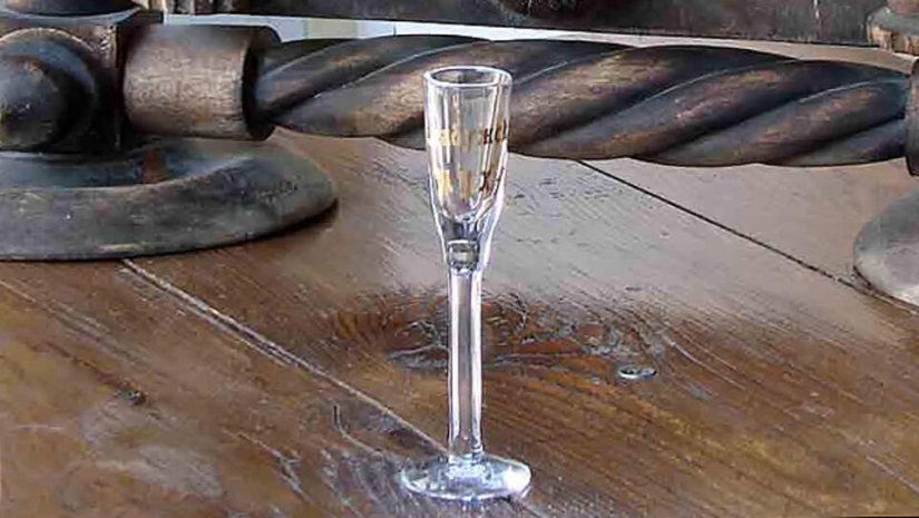 ¿Cómo surgió la expresión “estar bajo la mosca”? ¿Cómo surgió la expresión “estar bajo la mosca”?