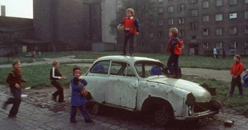 Color photographs of life in Poland in the early 1980s