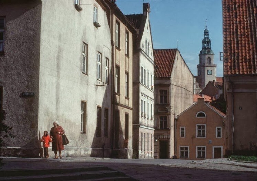 Color photographs of life in Poland in the early 1980s