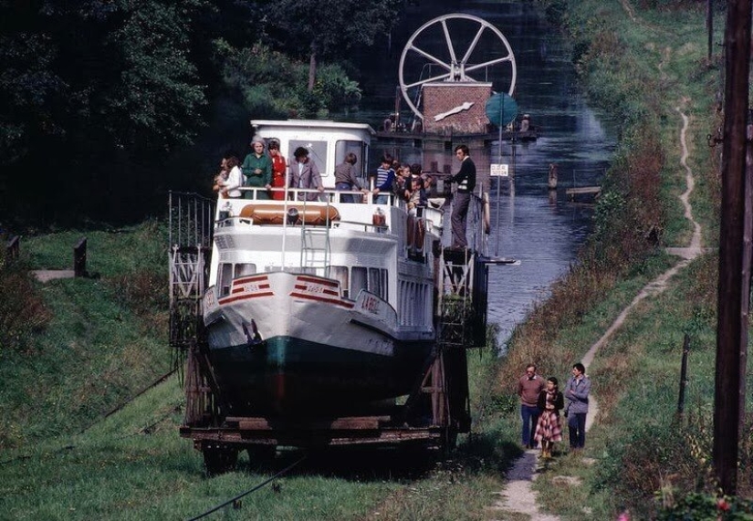 Color photographs of life in Poland in the early 1980s