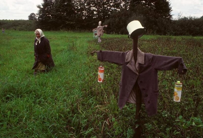 Color photographs of life in Poland in the early 1980s