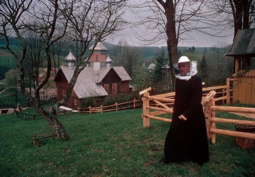 Color photographs of life in Poland in the early 1980s