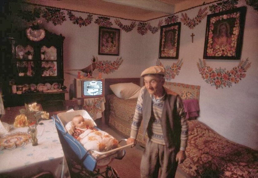 Color photographs of life in Poland in the early 1980s