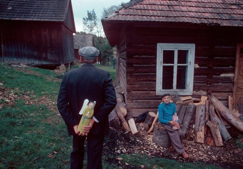 Color photographs of life in Poland in the early 1980s