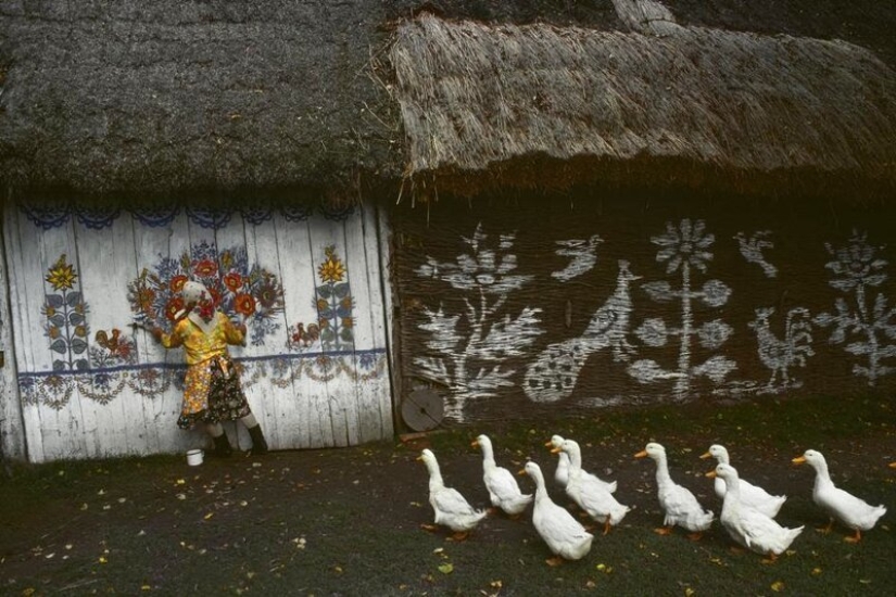 Color photographs of life in Poland in the early 1980s