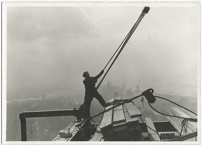 Construction of the Empire State Building