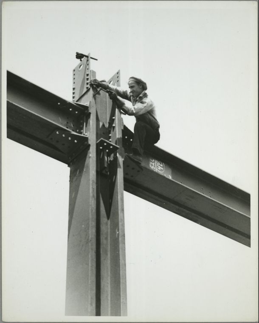 Construction of the Empire State Building