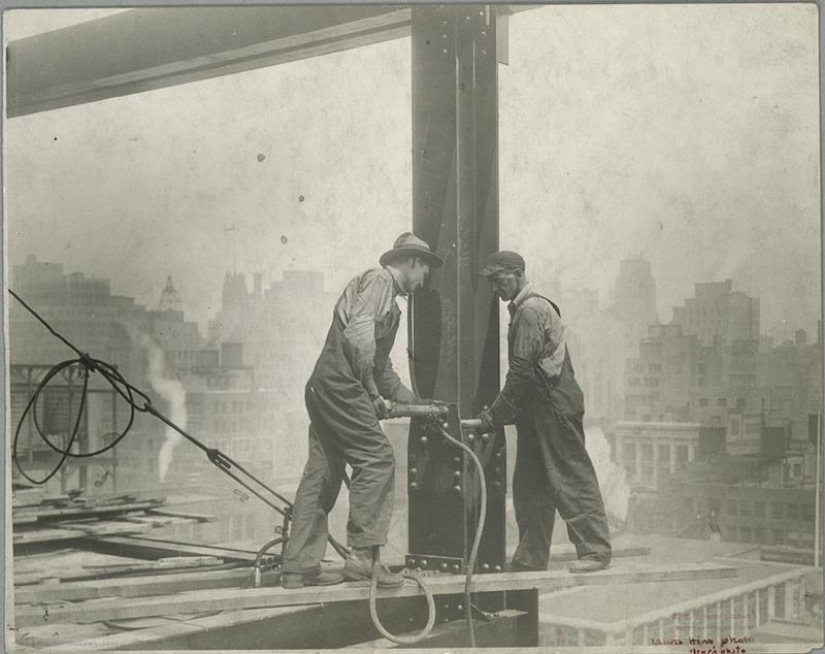 Construction of the Empire State Building