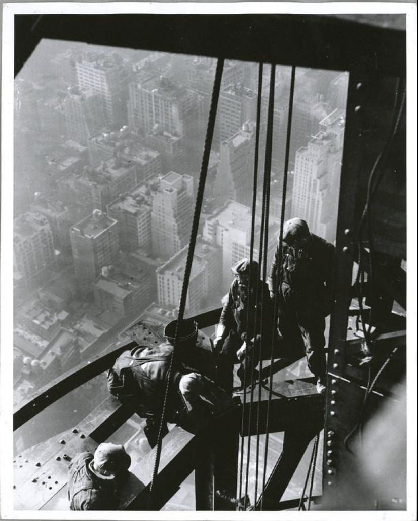 Construction of the Empire State Building