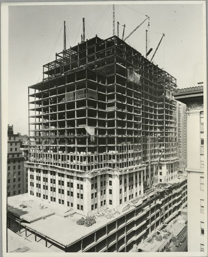 Construction of the Empire State Building