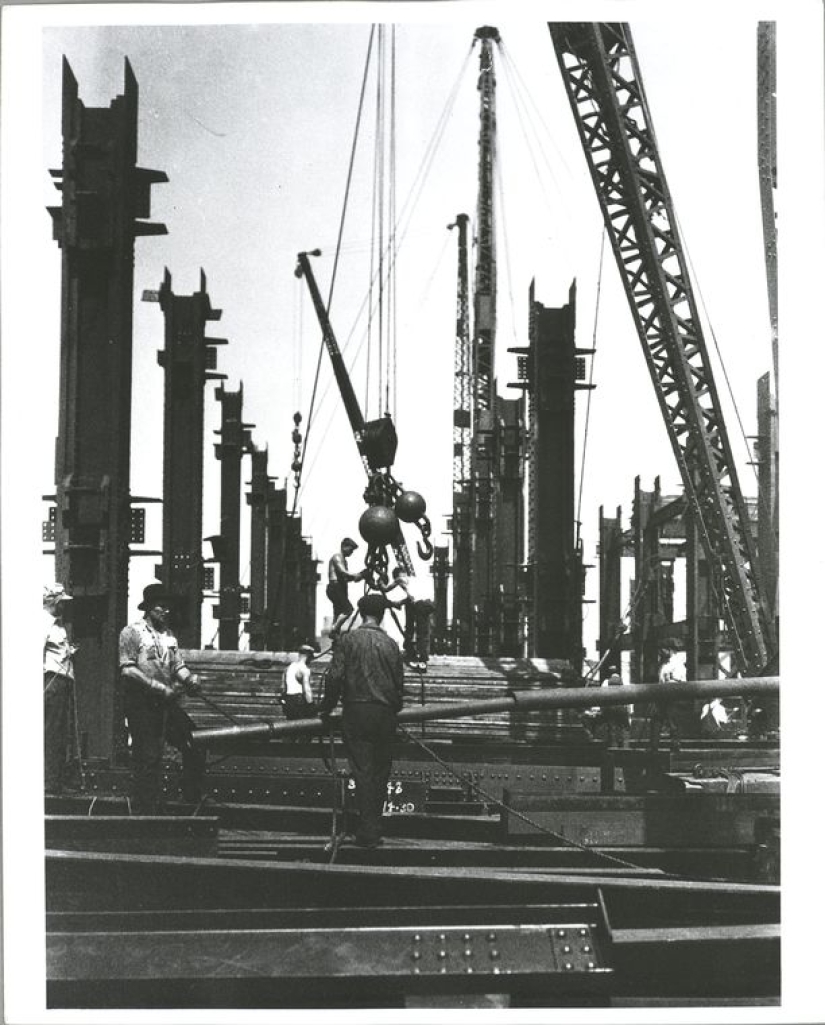 Construction of the Empire State Building