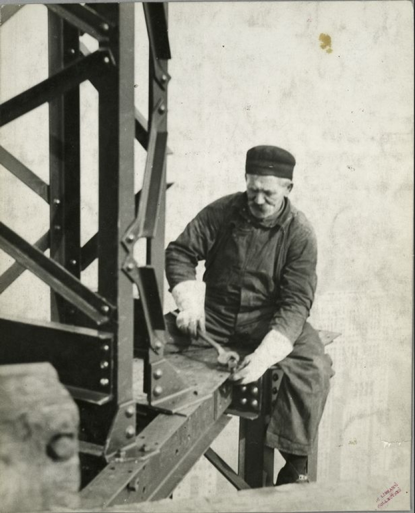 Construction of the Empire State Building