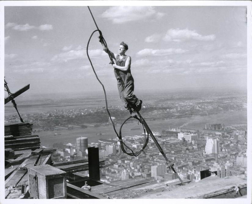 Construction of the Empire State Building