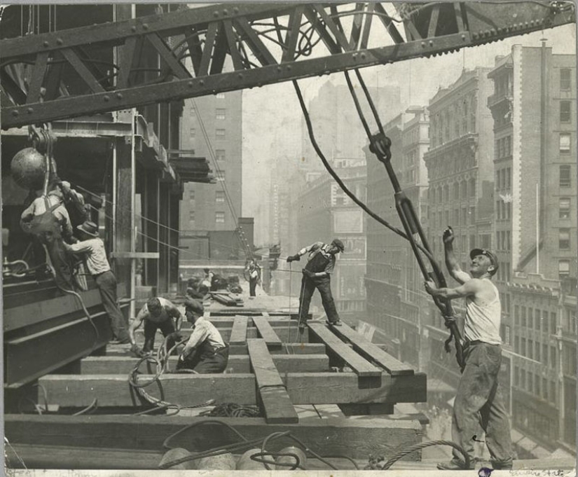 Construction of the Empire State Building