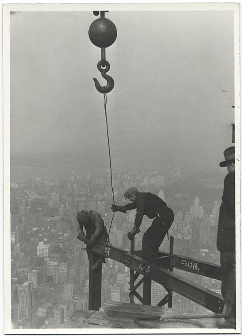 Construction of the Empire State Building