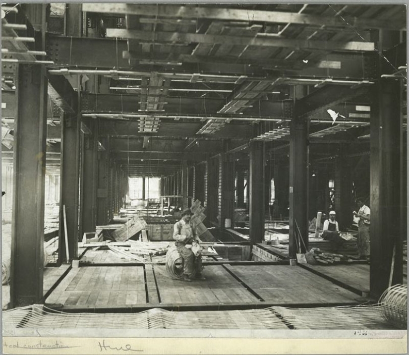 Construction of the Empire State Building