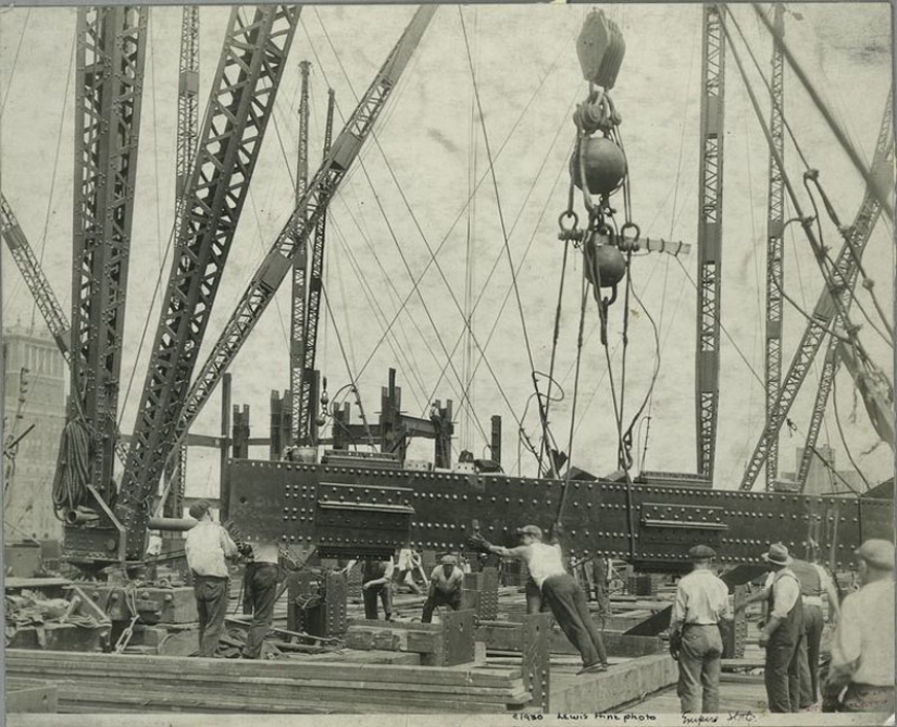 Construction of the Empire State Building