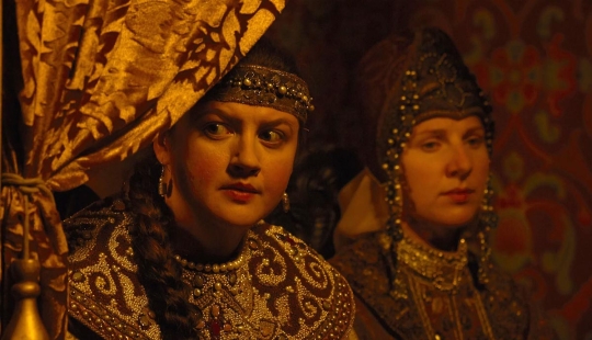 Courland peasant woman and executed tartan: a guide to the mistress of Peter I