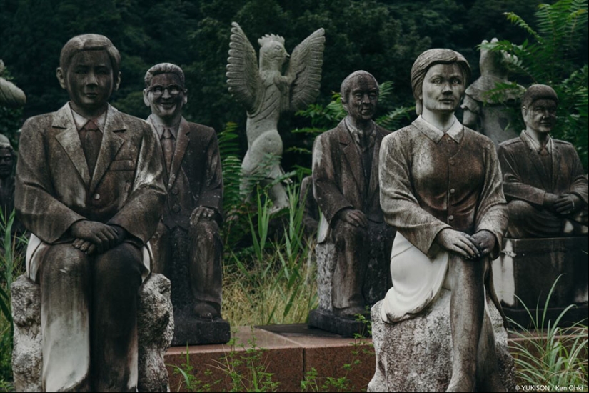 Creepy Japanese village where only statues live