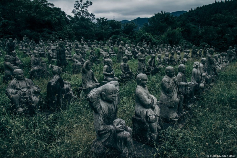 Creepy Japanese village where only statues live