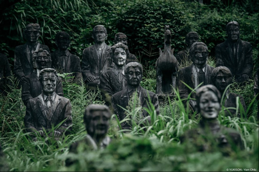 Creepy Japanese village where only statues live