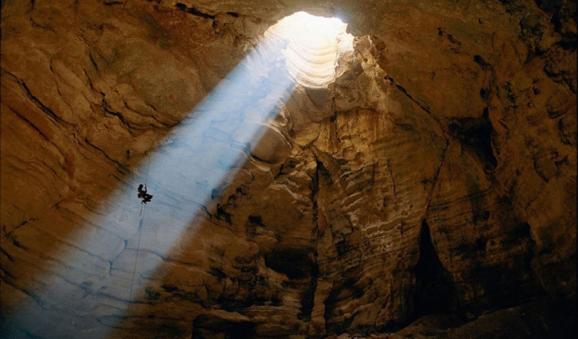 Crow Cave - a mysterious and deadly “underground Everest” Crow Cave - a mysterious and deadly “underground Everest”