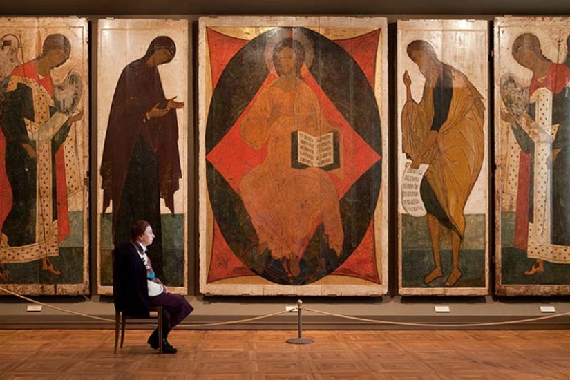 Curiosa serie fotográfica " Cuidadores de Museos Rusos» Curiosa serie fotográfica " Cuidadores de Museos Rusos»