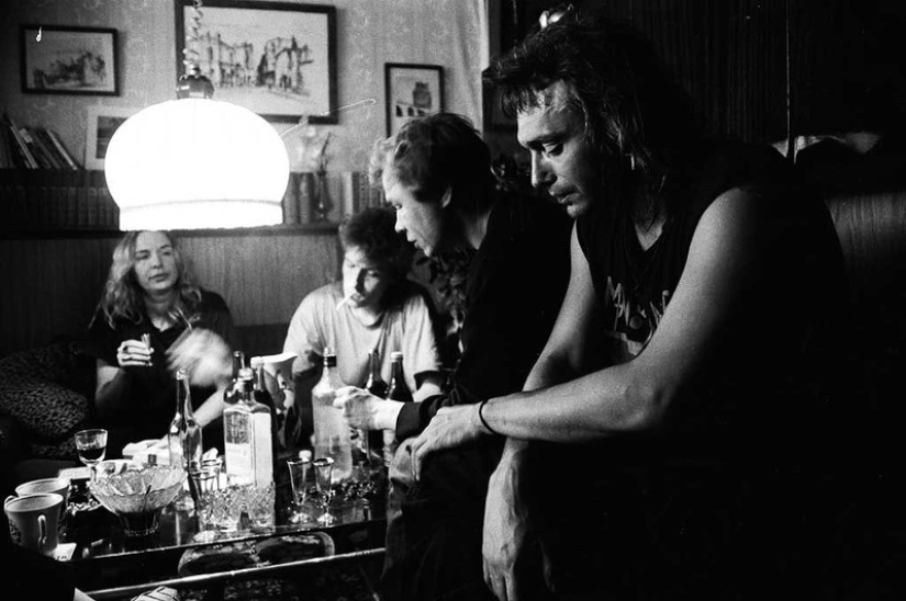 Dad — a glass of port wine: how and what Russian rock stars drank Dad — a glass of port wine: how and what Russian rock stars drank