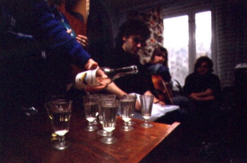Dad — a glass of port wine: how and what Russian rock stars drank Dad — a glass of port wine: how and what Russian rock stars drank