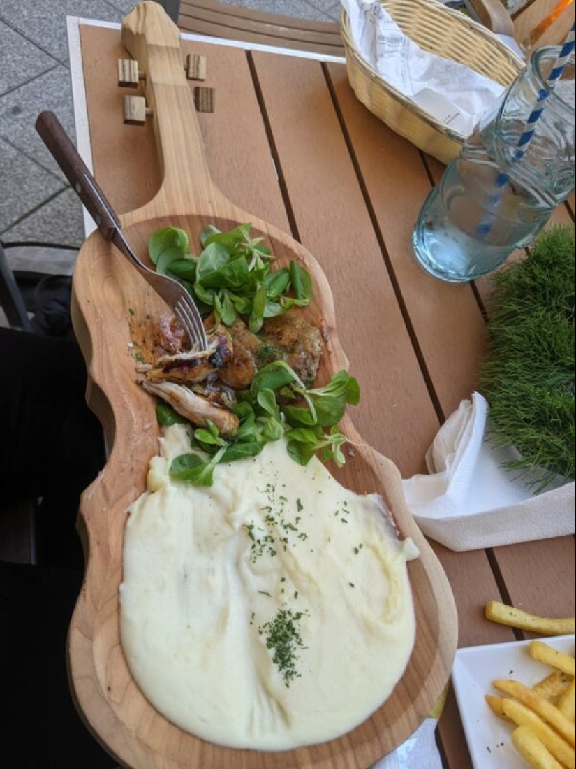 "¡Dame un plato!": 22 de los ejemplos más locos de servir platos "¡Dame un plato!": 22 de los ejemplos más locos de servir platos