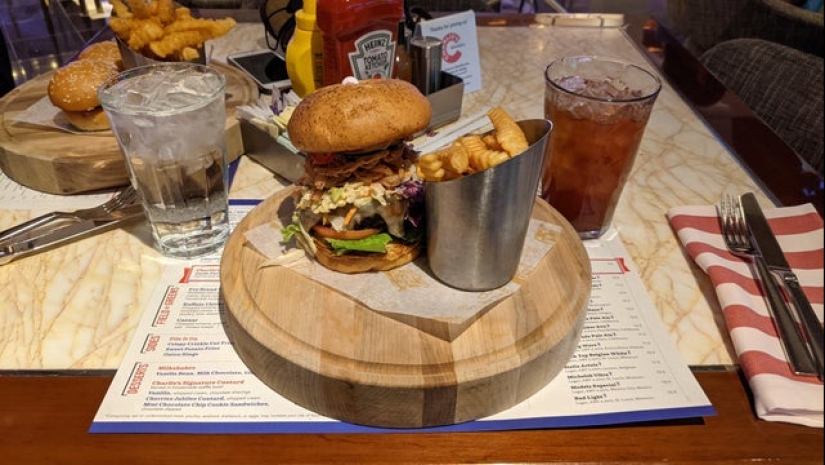 "¡Dame un plato!": 22 de los ejemplos más locos de servir platos "¡Dame un plato!": 22 de los ejemplos más locos de servir platos